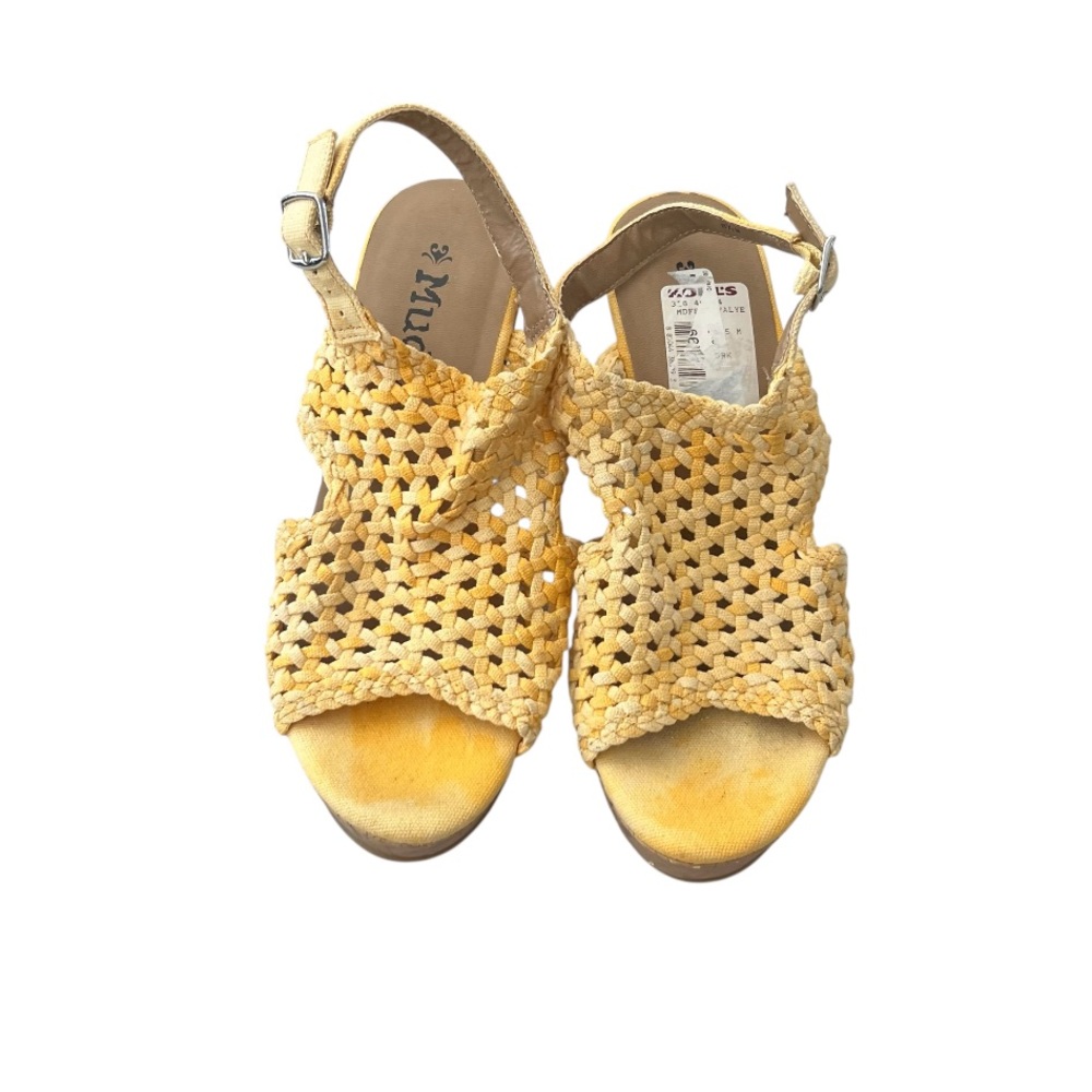 Mudd Y2K Festival Yellow Woven Chunky Sandals Platform